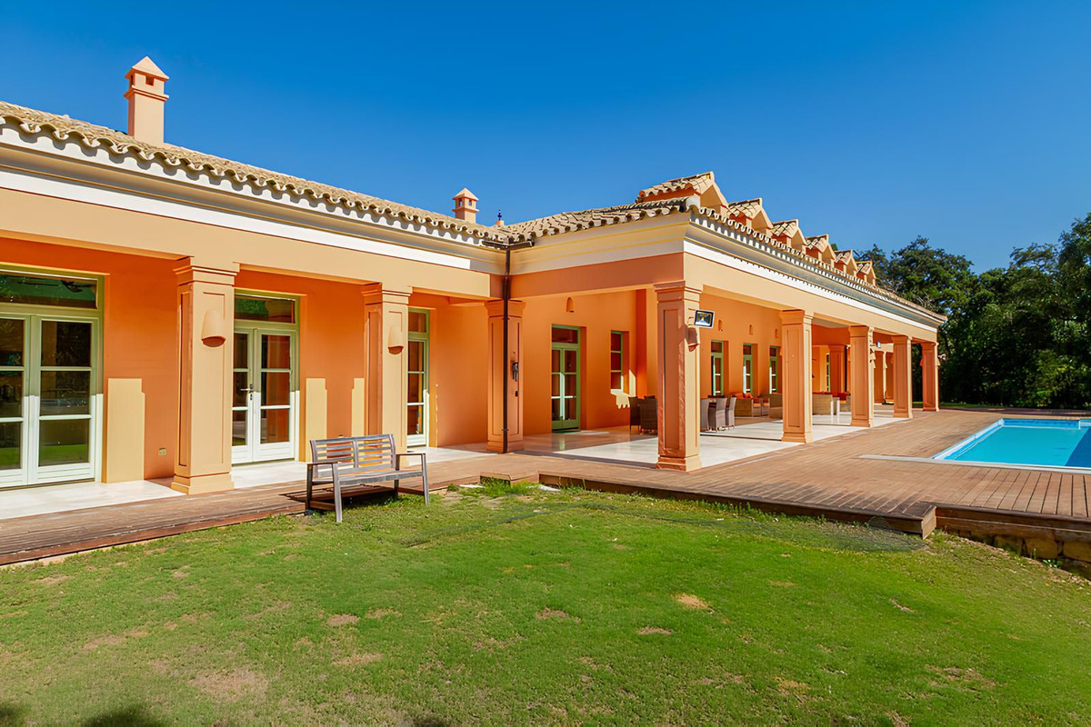 Se vende Villa - Chalet de 6 dormitorios en Costa Del Sol, Cadiz, España