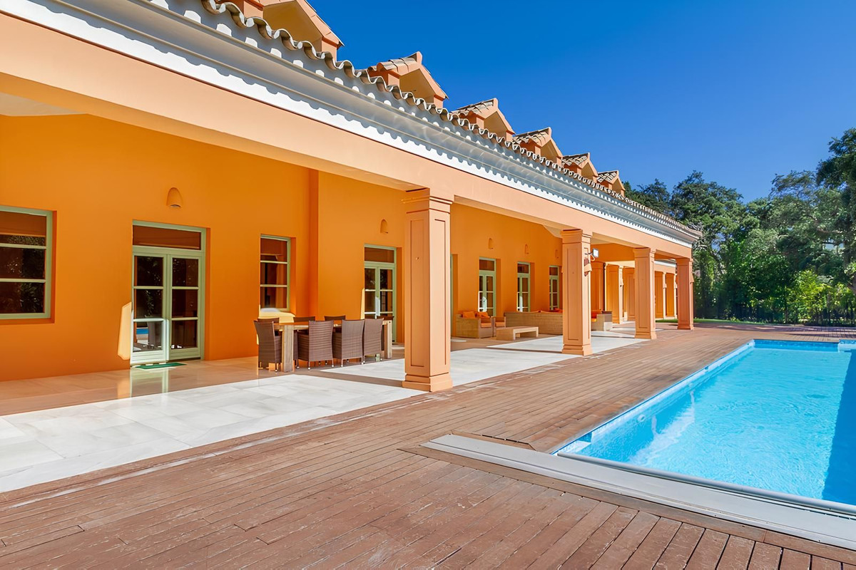 Se vende Villa - Chalet de 6 dormitorios en Costa Del Sol, Cadiz, España