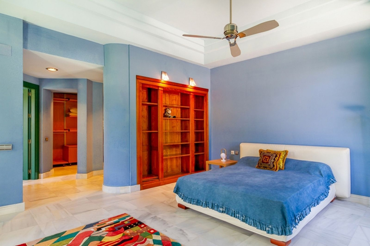 Se vende Villa - Chalet de 6 dormitorios en Costa Del Sol, Cadiz, España