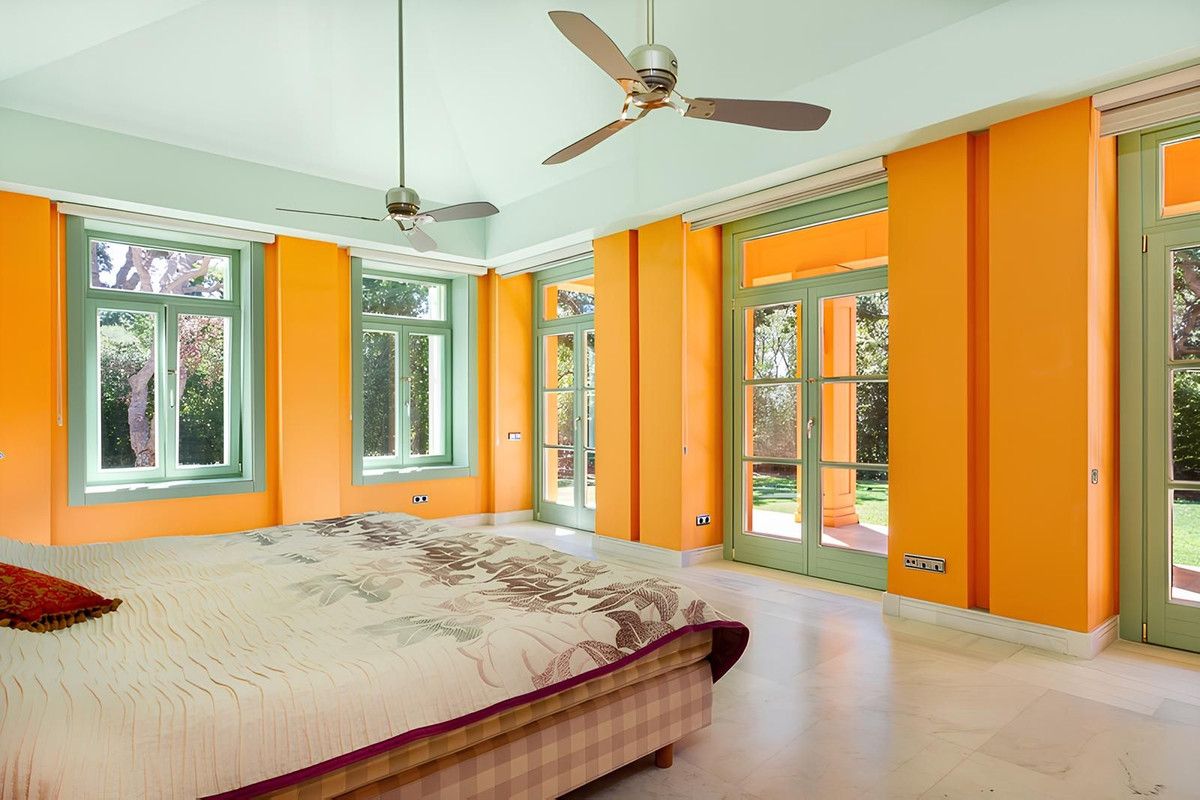 Se vende Villa - Chalet de 6 dormitorios en Costa Del Sol, Cadiz, España