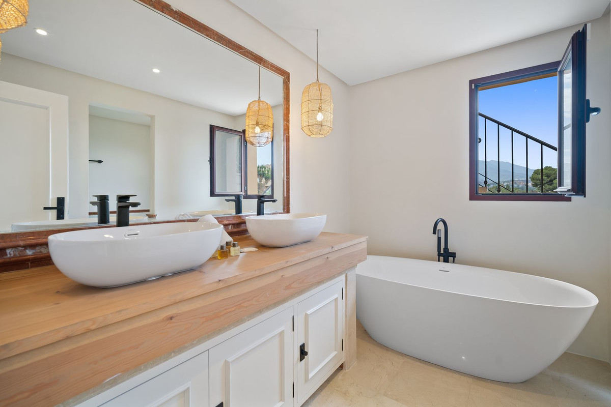 5 Bed Townhouse for sale in Puerto Banús Costa Del Sol, Málaga, Spain