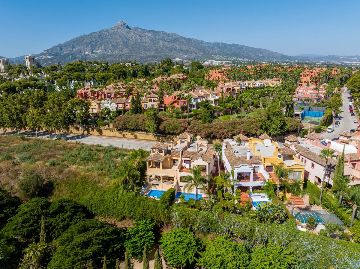 5 Bed Townhouse for sale in Puerto Banús Costa Del Sol, Málaga, Spain