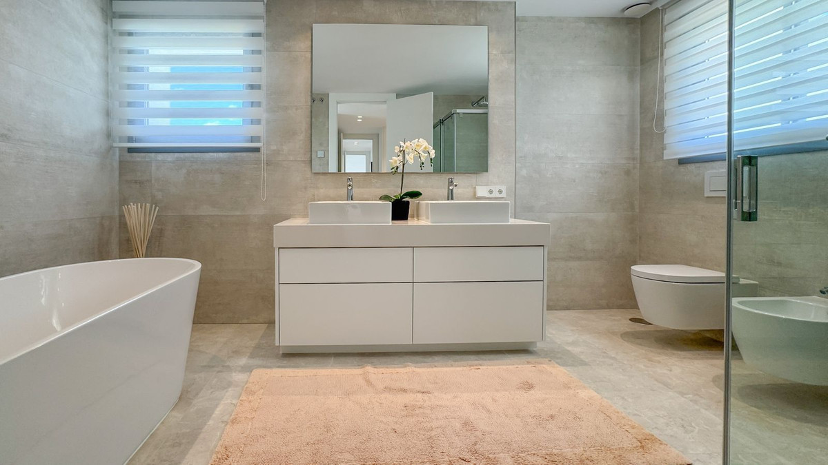 3 Bed Apartment for sale in Marbella Costa Del Sol, Málaga, Spain