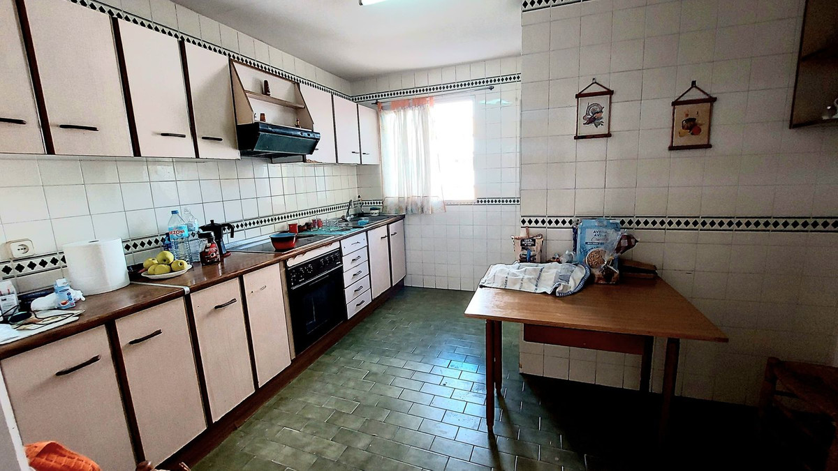 3 Bed Apartment for sale in Fuengirola Costa Del Sol, Málaga, Spain
