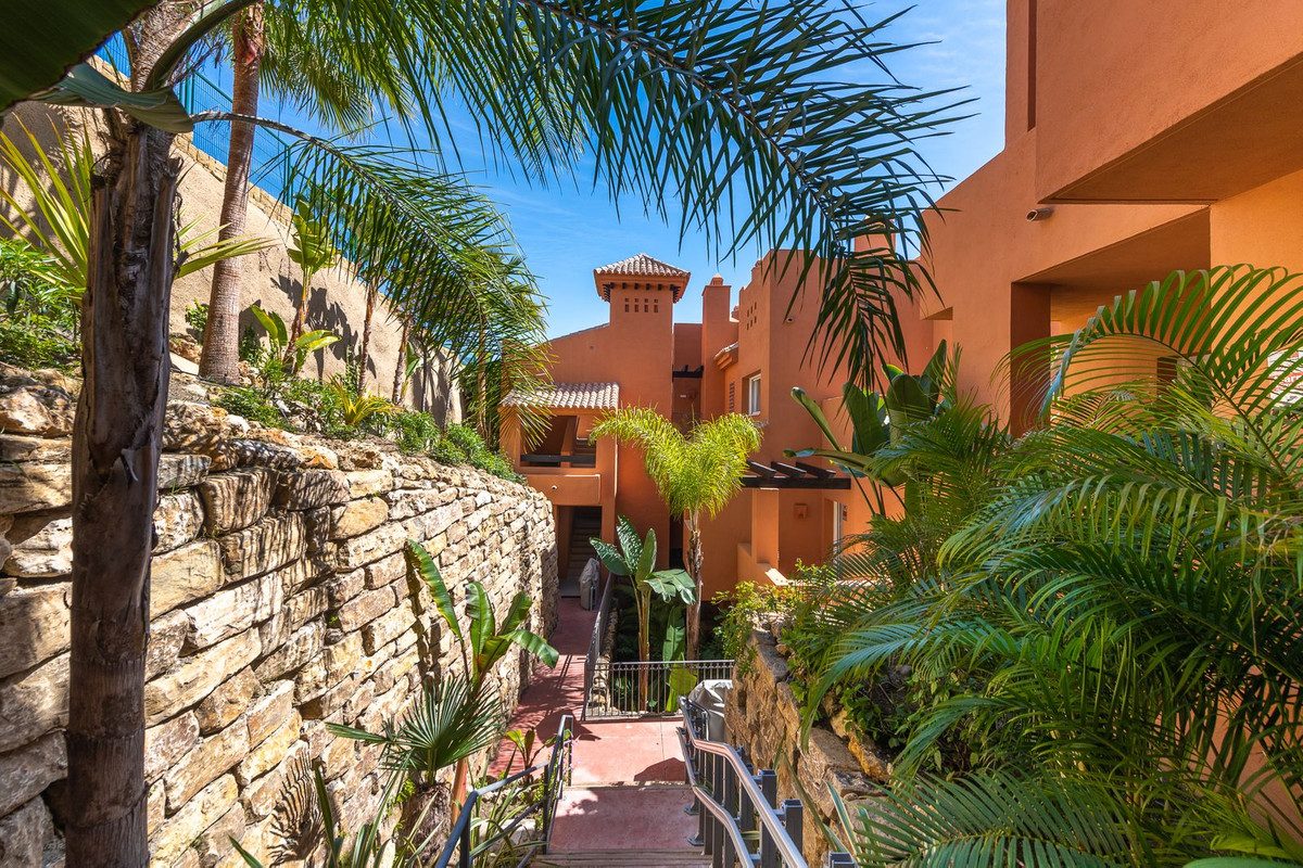 3 Bed Apartment for sale in Nueva Andalucía Costa Del Sol, Málaga, Spain