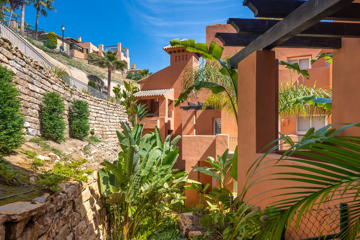 3 Bed Apartment for sale in Nueva Andalucía Costa Del Sol, Málaga, Spain
