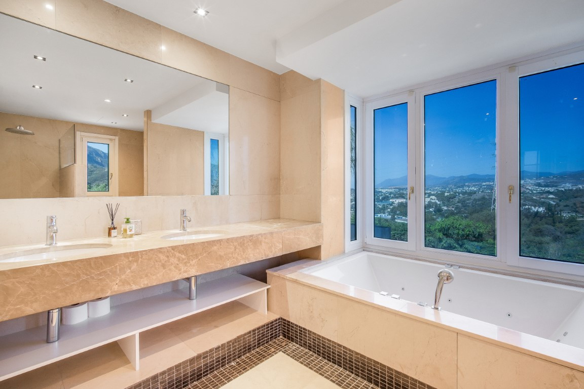 4 Bed Townhouse for sale in The Golden Mile Costa Del Sol, Málaga, Spain