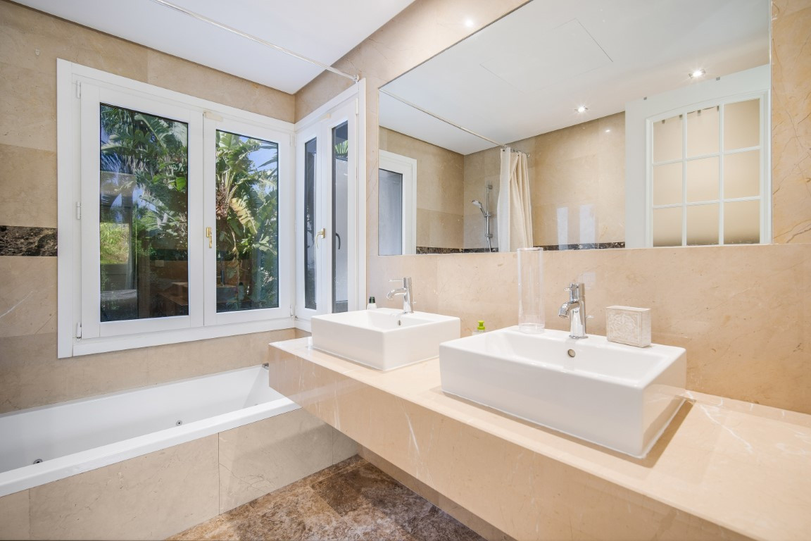 4 Bed Townhouse for sale in The Golden Mile Costa Del Sol, Málaga, Spain