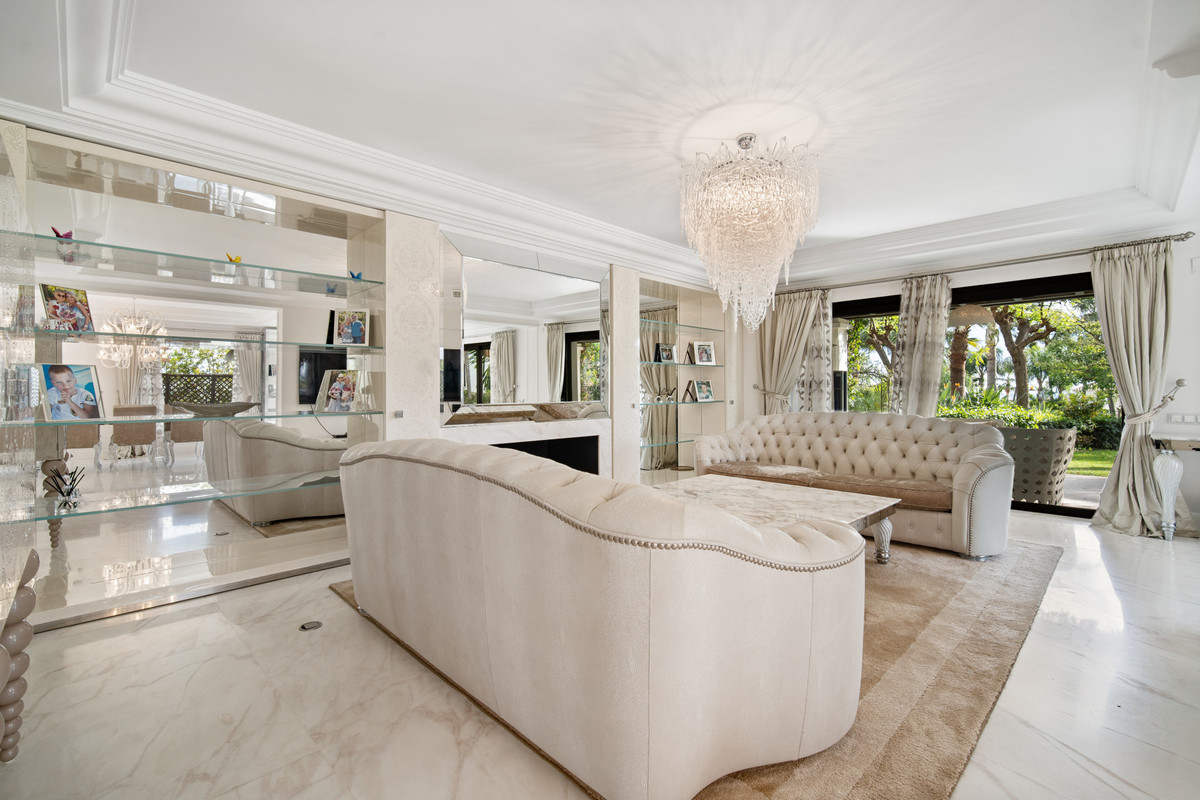 Se vende Villa - Chalet de 6 dormitorios en Costa Del Sol, Málaga, España