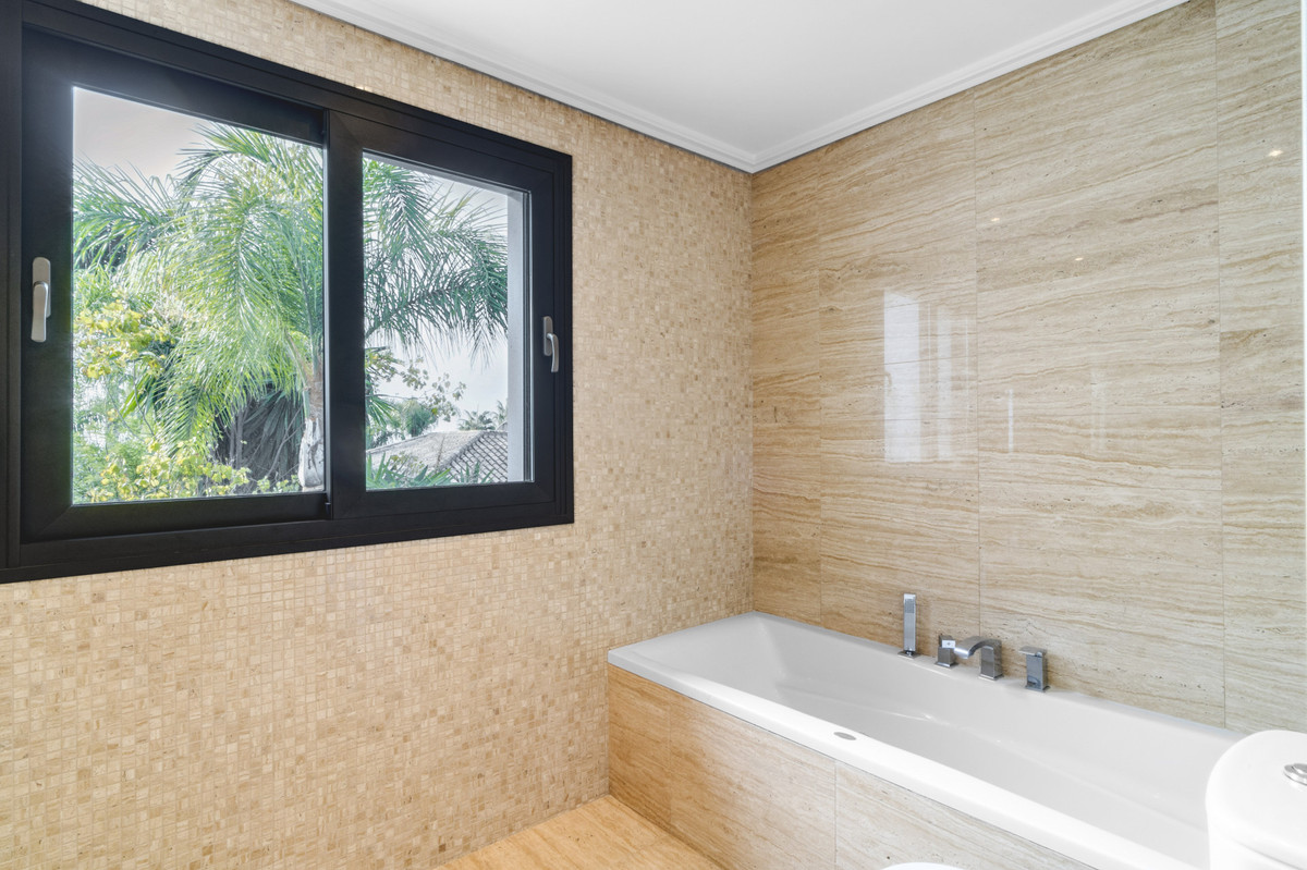 Se vende Villa - Chalet de 6 dormitorios en Costa Del Sol, Málaga, España