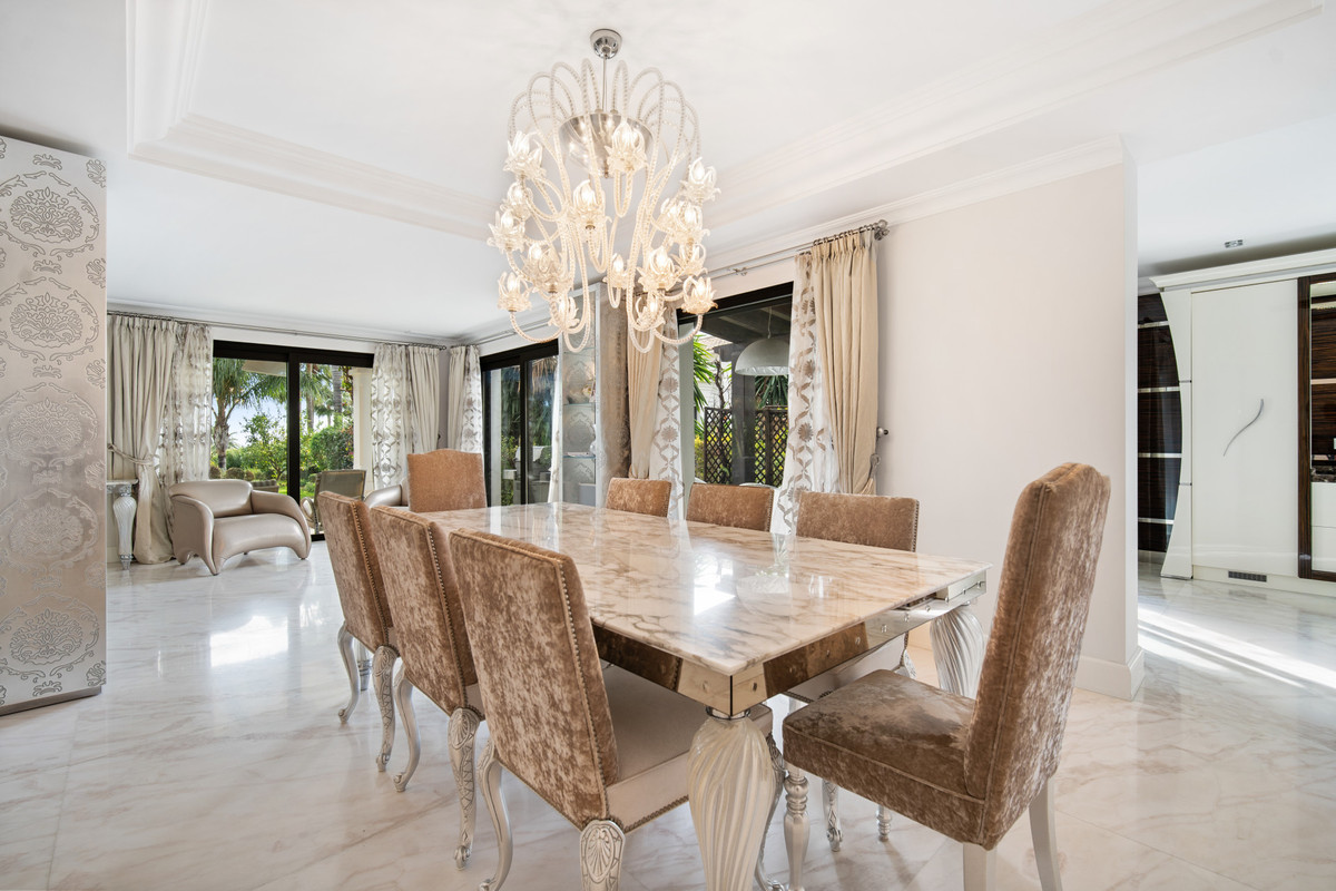 Se vende Villa - Chalet de 6 dormitorios en Costa Del Sol, Málaga, España