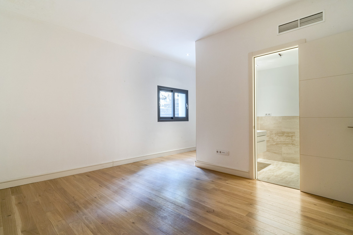 Se vende Villa - Chalet de 6 dormitorios en Costa Del Sol, Málaga, España