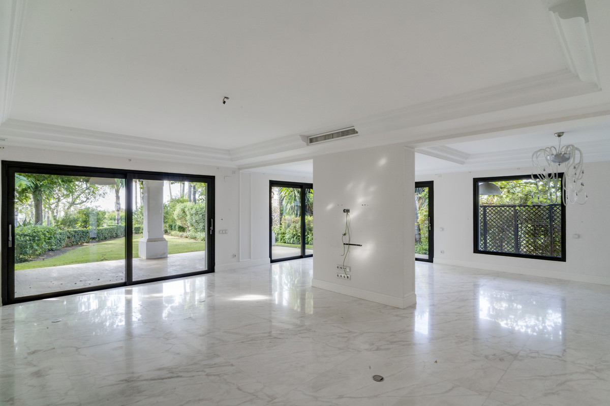 Se vende Villa - Chalet de 6 dormitorios en Costa Del Sol, Málaga, España