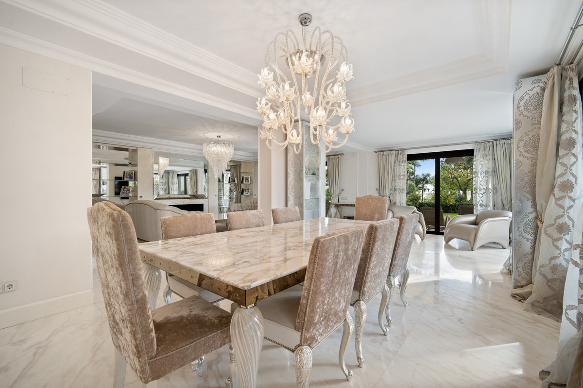 Se vende Villa - Chalet de 6 dormitorios en Costa Del Sol, Málaga, España