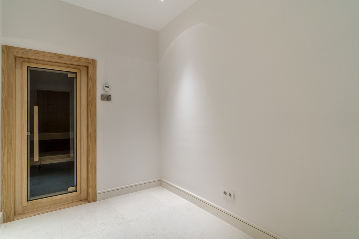 Se vende Villa - Chalet de 6 dormitorios en Costa Del Sol, Málaga, España