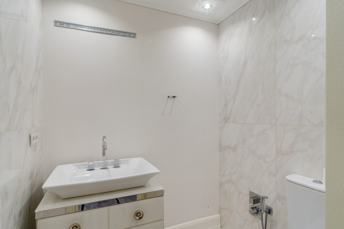 Se vende Villa - Chalet de 6 dormitorios en Costa Del Sol, Málaga, España