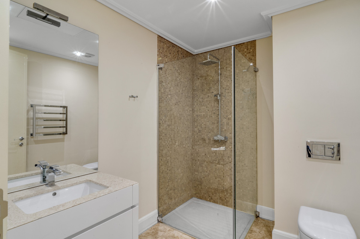 Se vende Villa - Chalet de 6 dormitorios en Costa Del Sol, Málaga, España