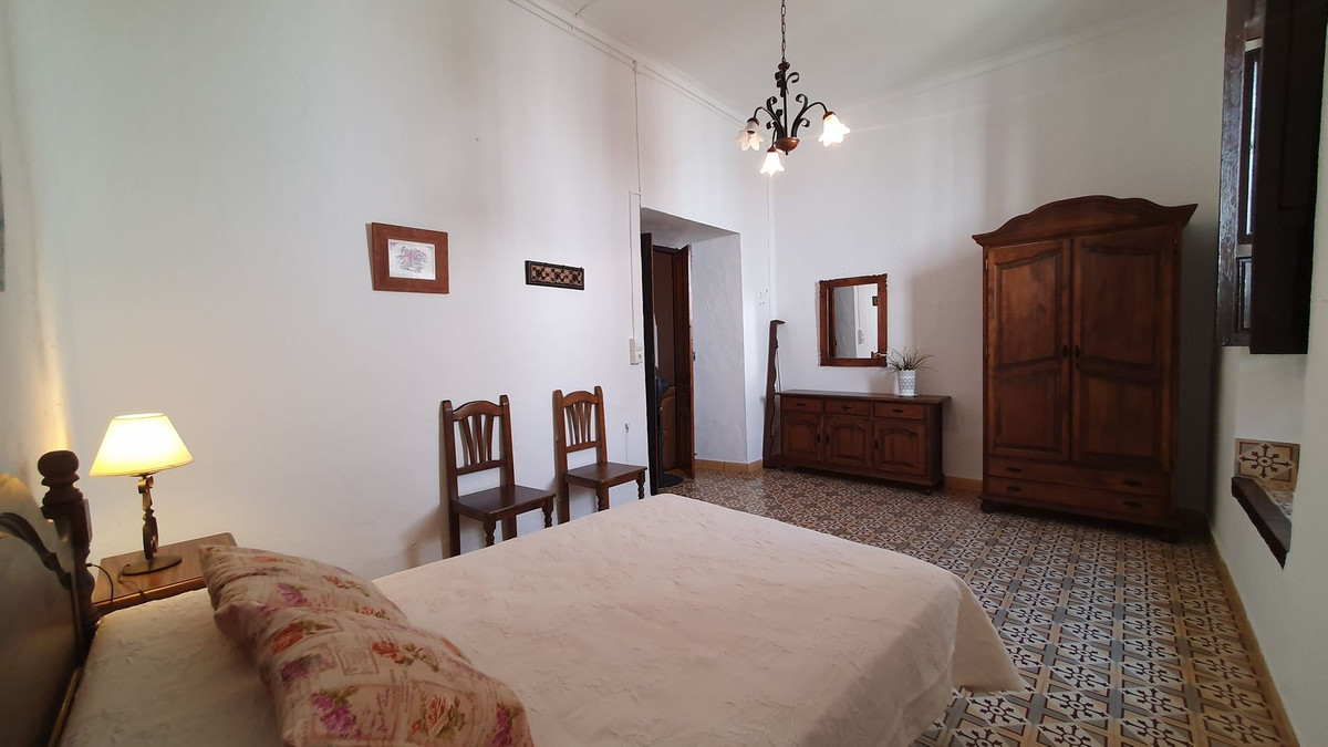 4 Bed Townhouse for sale in Ardales Costa Del Sol, Málaga, Spain