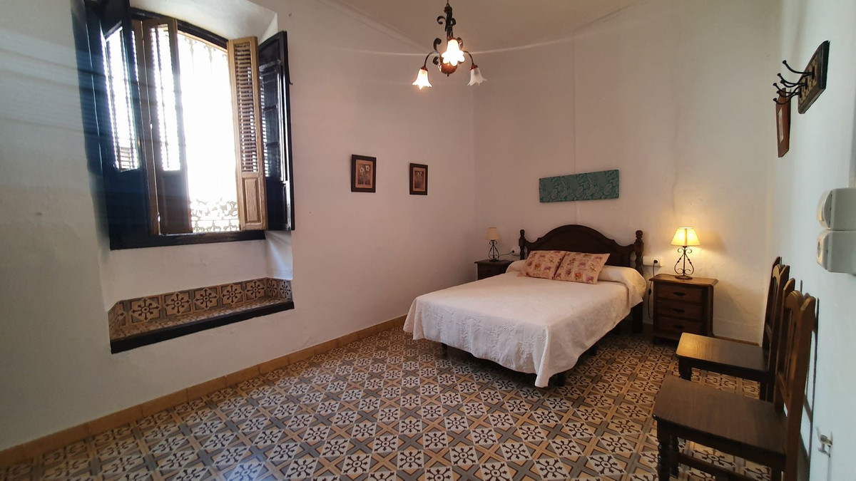 4 Bed Townhouse for sale in Ardales Costa Del Sol, Málaga, Spain
