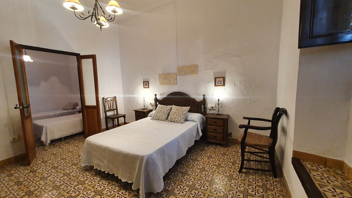 4 Bed Townhouse for sale in Ardales Costa Del Sol, Málaga, Spain