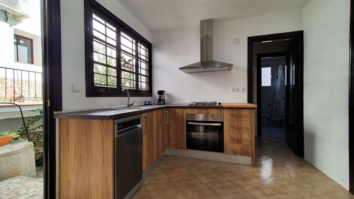 4 Bed Townhouse for sale in Ardales Costa Del Sol, Málaga, Spain
