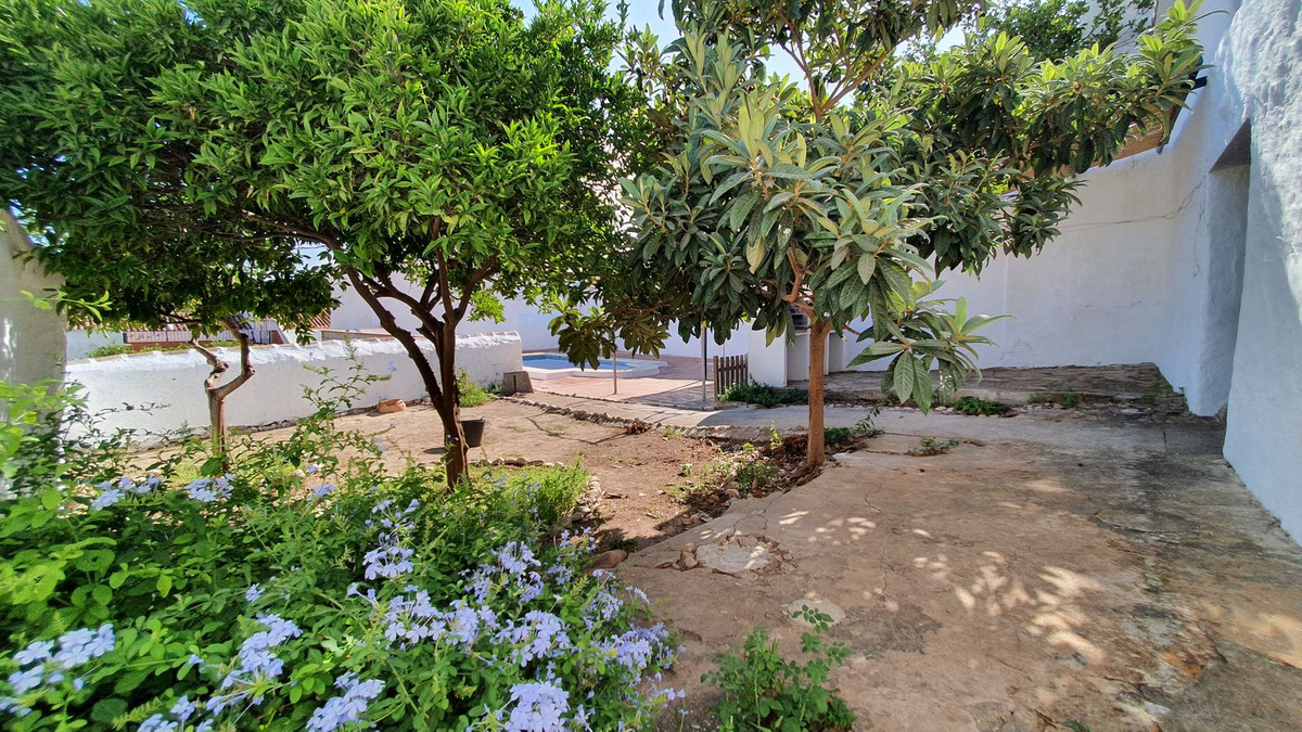 4 Bed Townhouse for sale in Ardales Costa Del Sol, Málaga, Spain