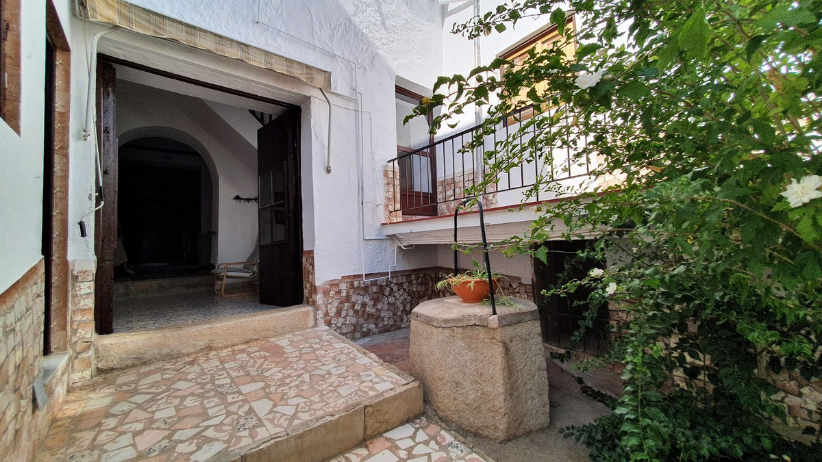 4 Bed Townhouse for sale in Ardales Costa Del Sol, Málaga, Spain