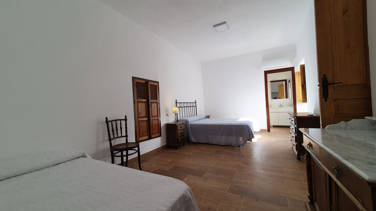 4 Bed Townhouse for sale in Ardales Costa Del Sol, Málaga, Spain