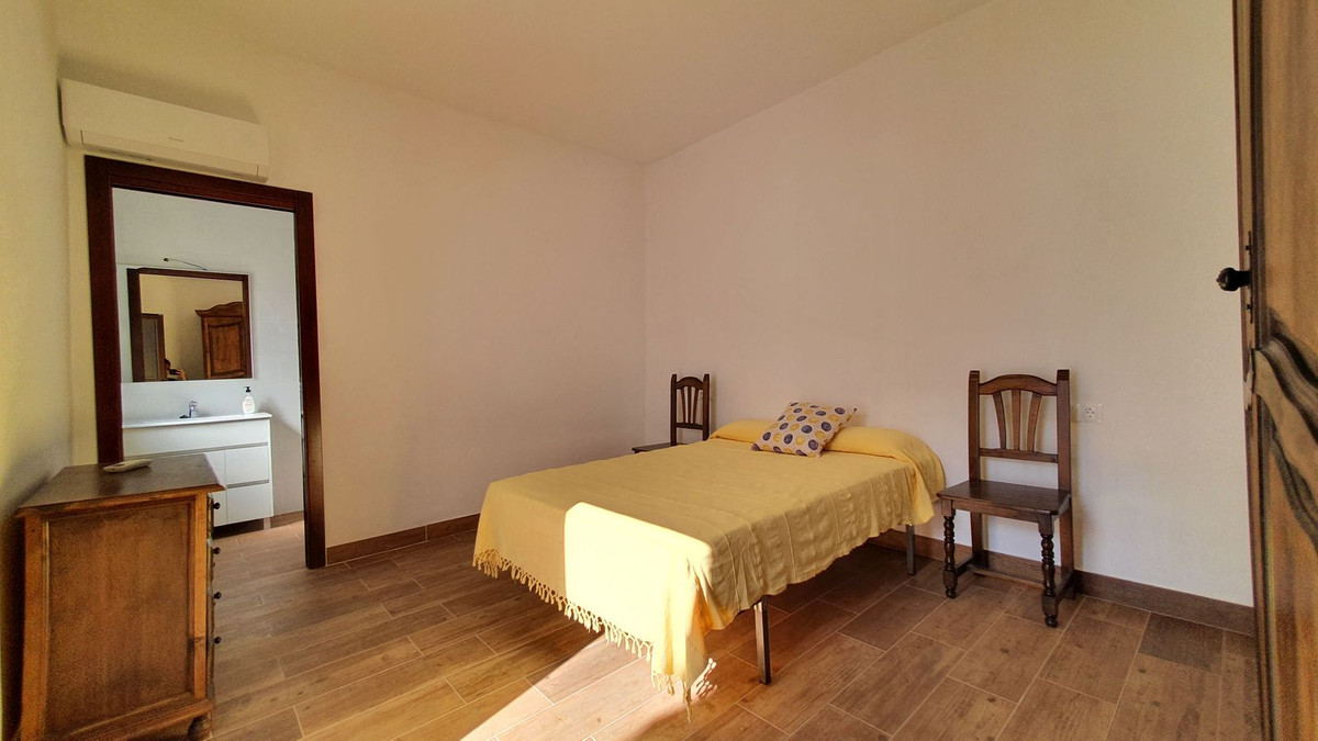 4 Bed Townhouse for sale in Ardales Costa Del Sol, Málaga, Spain