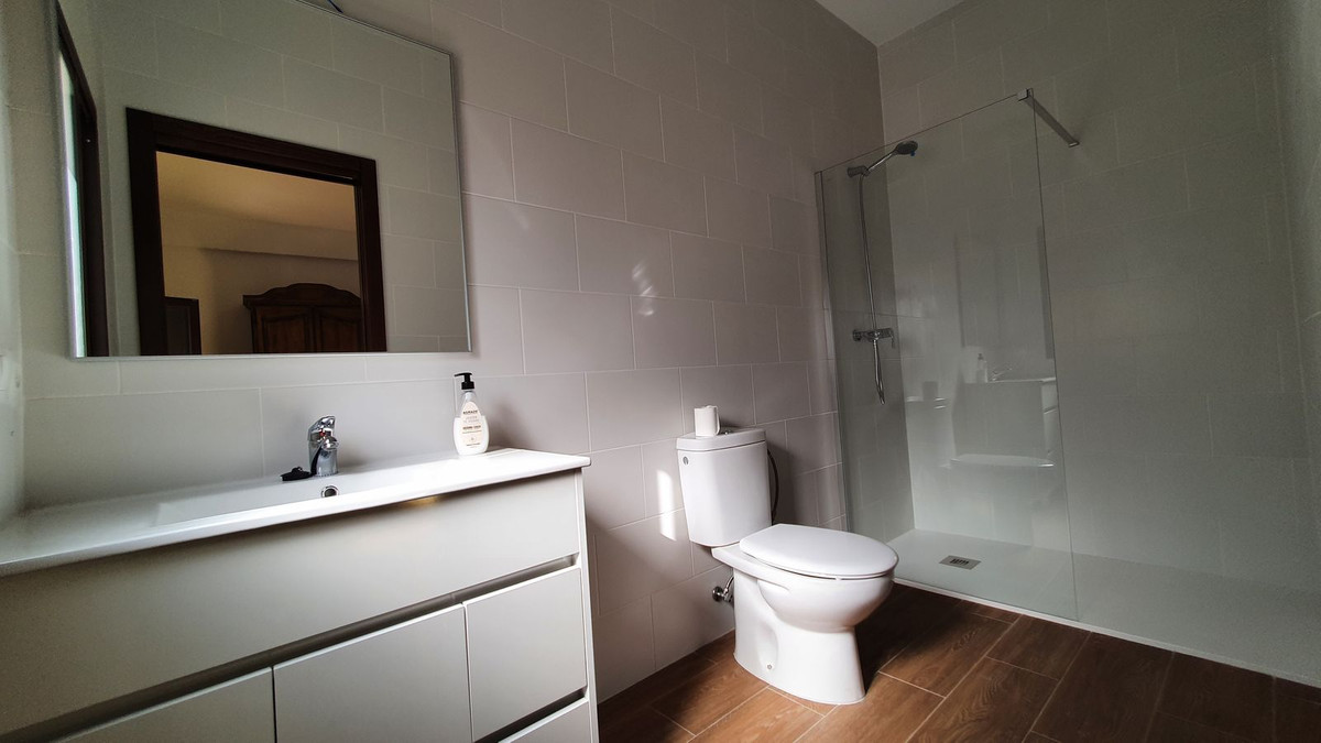 4 Bed Townhouse for sale in Ardales Costa Del Sol, Málaga, Spain