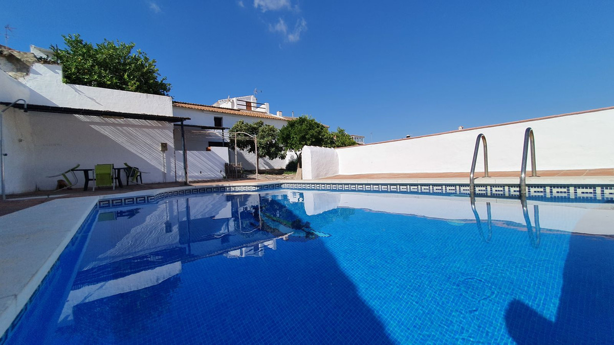 4 Bed Townhouse for sale in Ardales Costa Del Sol, Málaga, Spain