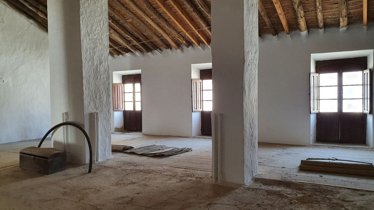 4 Bed Townhouse for sale in Ardales Costa Del Sol, Málaga, Spain