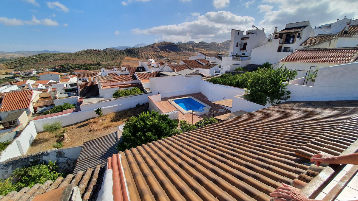 4 Bed Townhouse for sale in Ardales Costa Del Sol, Málaga, Spain