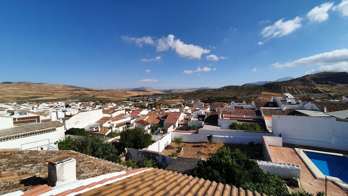 4 Bed Townhouse for sale in Ardales Costa Del Sol, Málaga, Spain