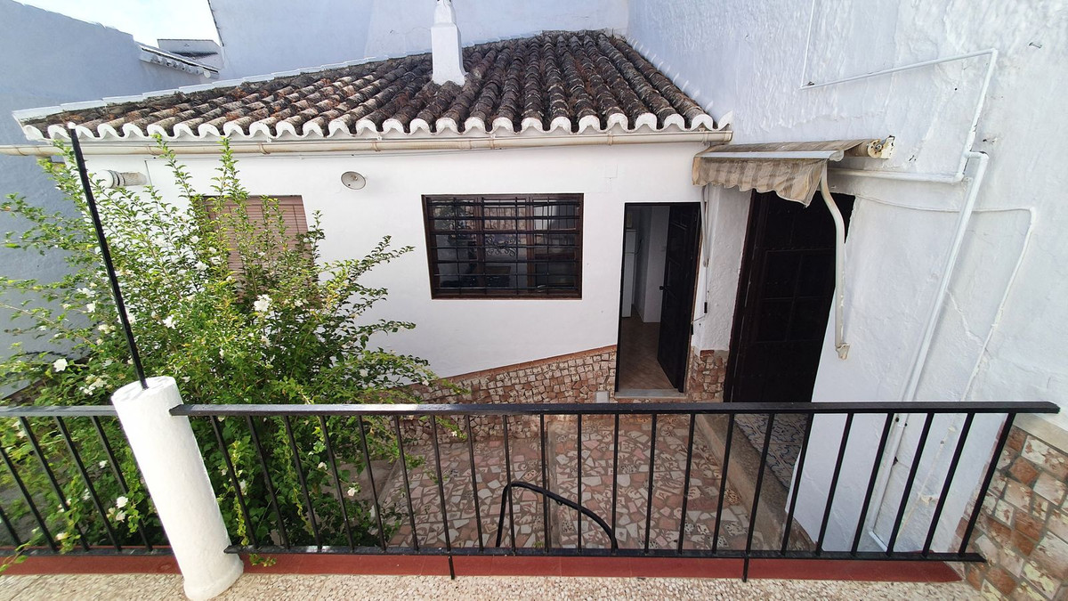 4 Bed Townhouse for sale in Ardales Costa Del Sol, Málaga, Spain