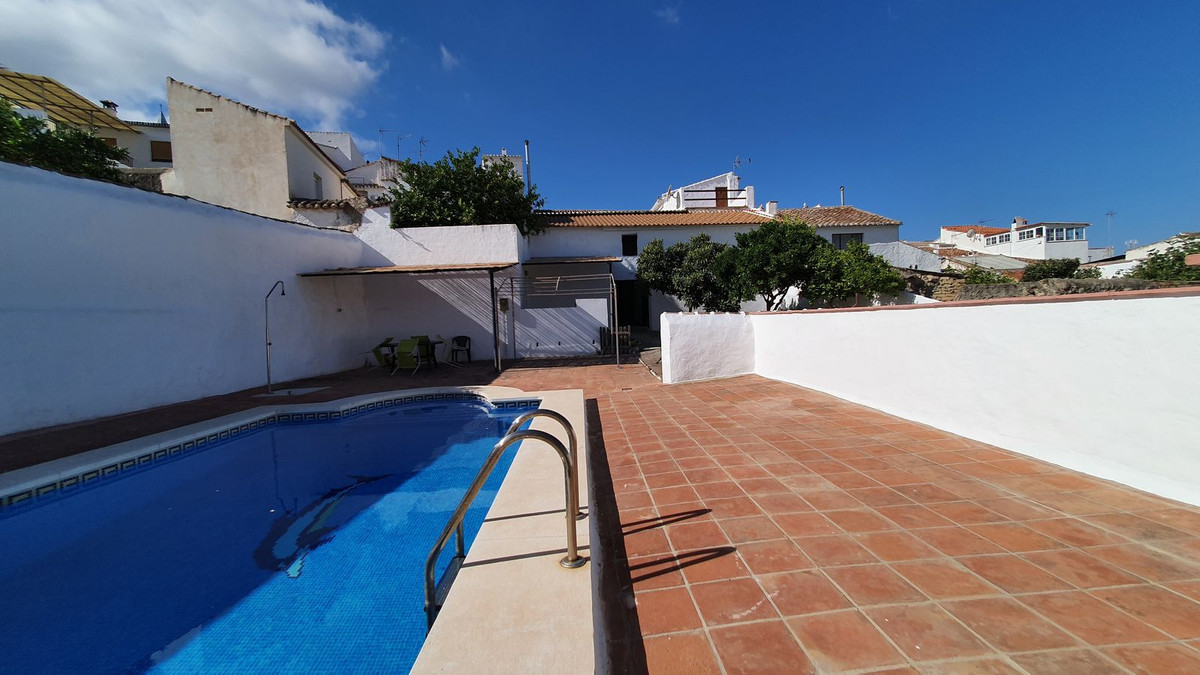 4 Bed Townhouse for sale in Ardales Costa Del Sol, Málaga, Spain