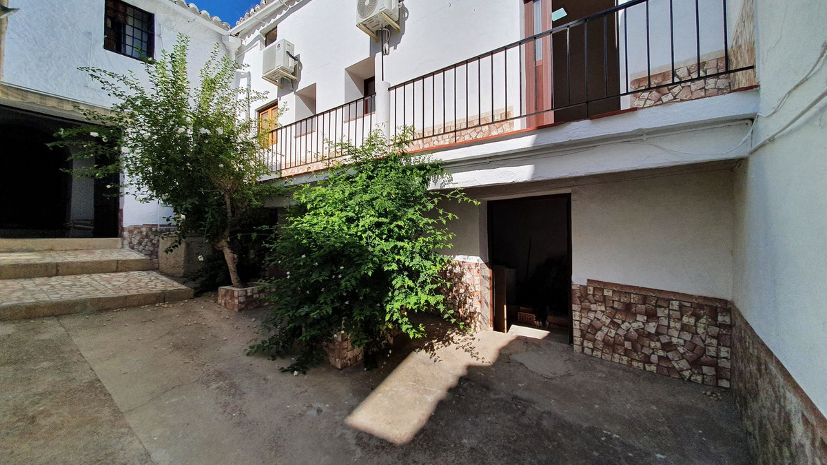 4 Bed Townhouse for sale in Ardales Costa Del Sol, Málaga, Spain