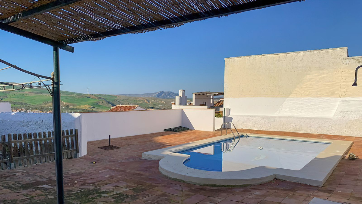4 Bed Townhouse for sale in Ardales Costa Del Sol, Málaga, Spain