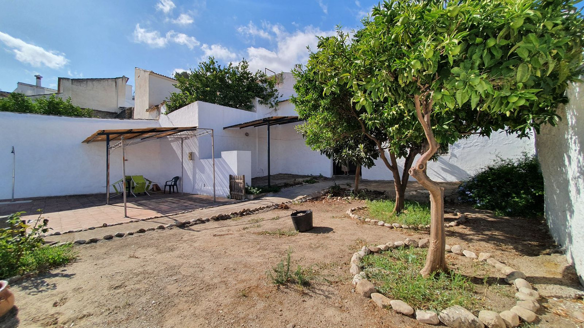 4 Bed Townhouse for sale in Ardales Costa Del Sol, Málaga, Spain