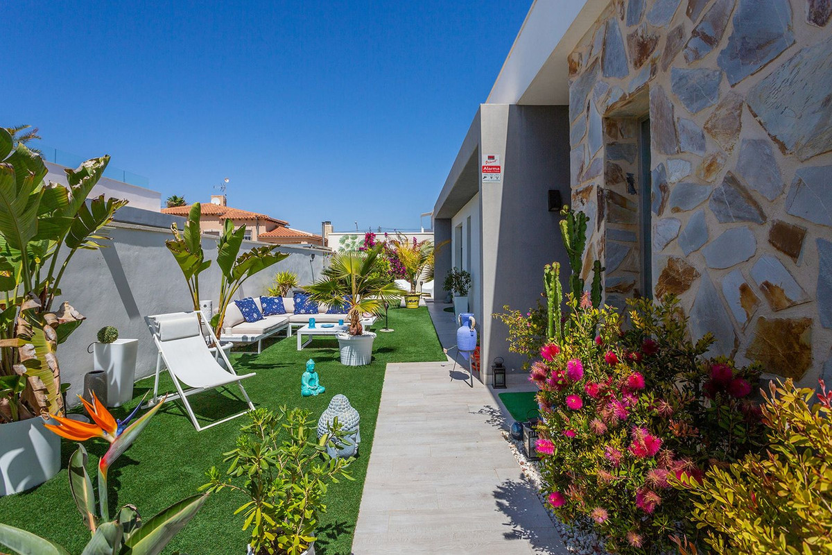 Se vende Villa - Chalet de 3 dormitorios en Costa Blanca, Alicante, España