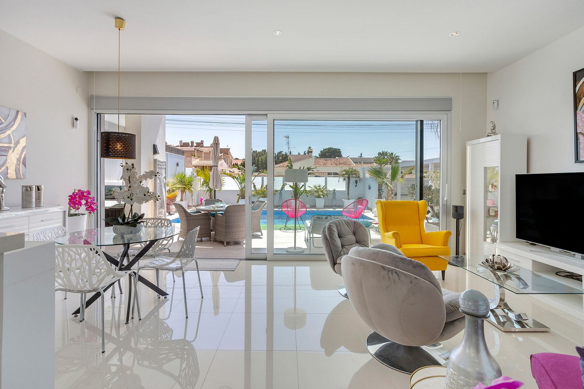 Se vende Villa - Chalet de 3 dormitorios en Costa Blanca, Alicante, España