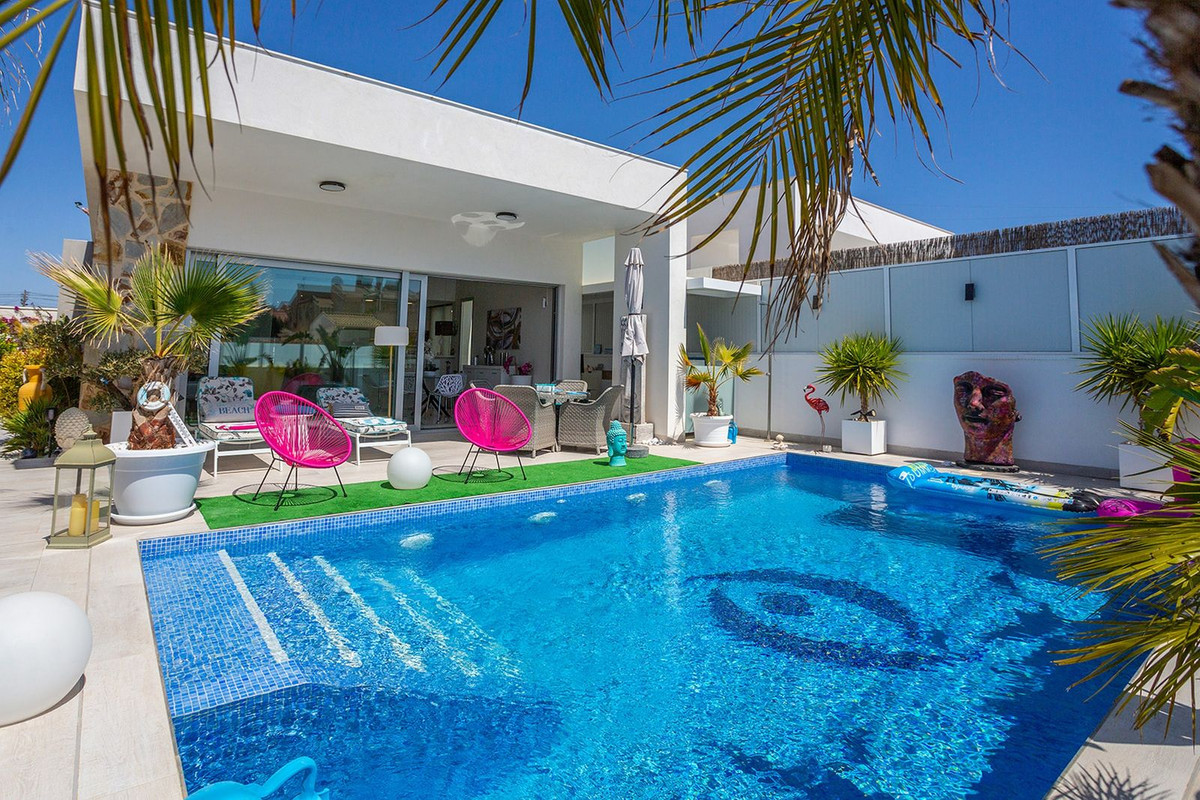 Se vende Villa - Chalet de 3 dormitorios en Costa Blanca, Alicante, España