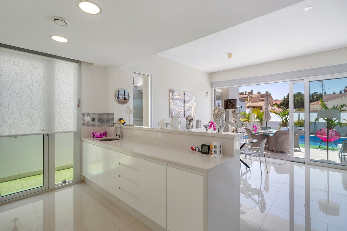 Se vende Villa - Chalet de 3 dormitorios en Costa Blanca, Alicante, España