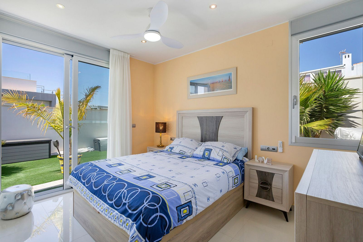 Se vende Villa - Chalet de 3 dormitorios en Costa Blanca, Alicante, España