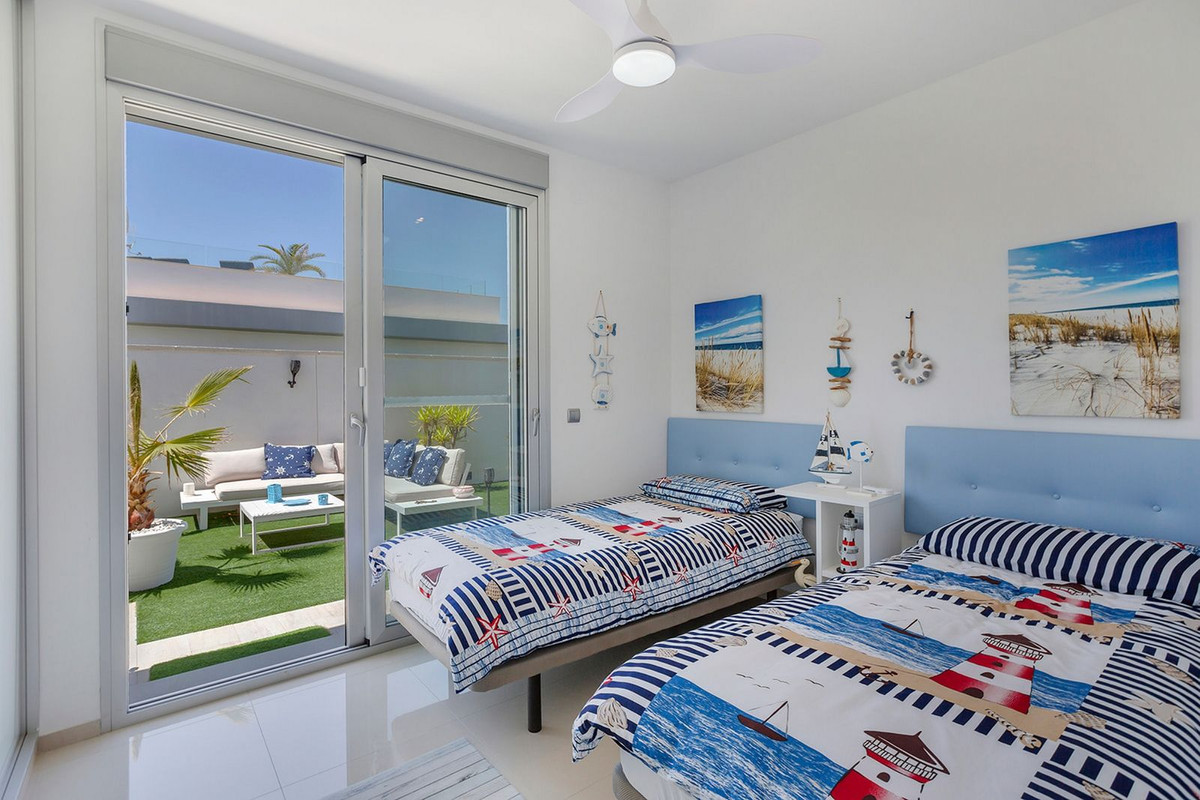 Se vende Villa - Chalet de 3 dormitorios en Costa Blanca, Alicante, España