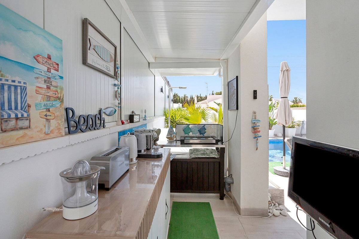 Se vende Villa - Chalet de 3 dormitorios en Costa Blanca, Alicante, España