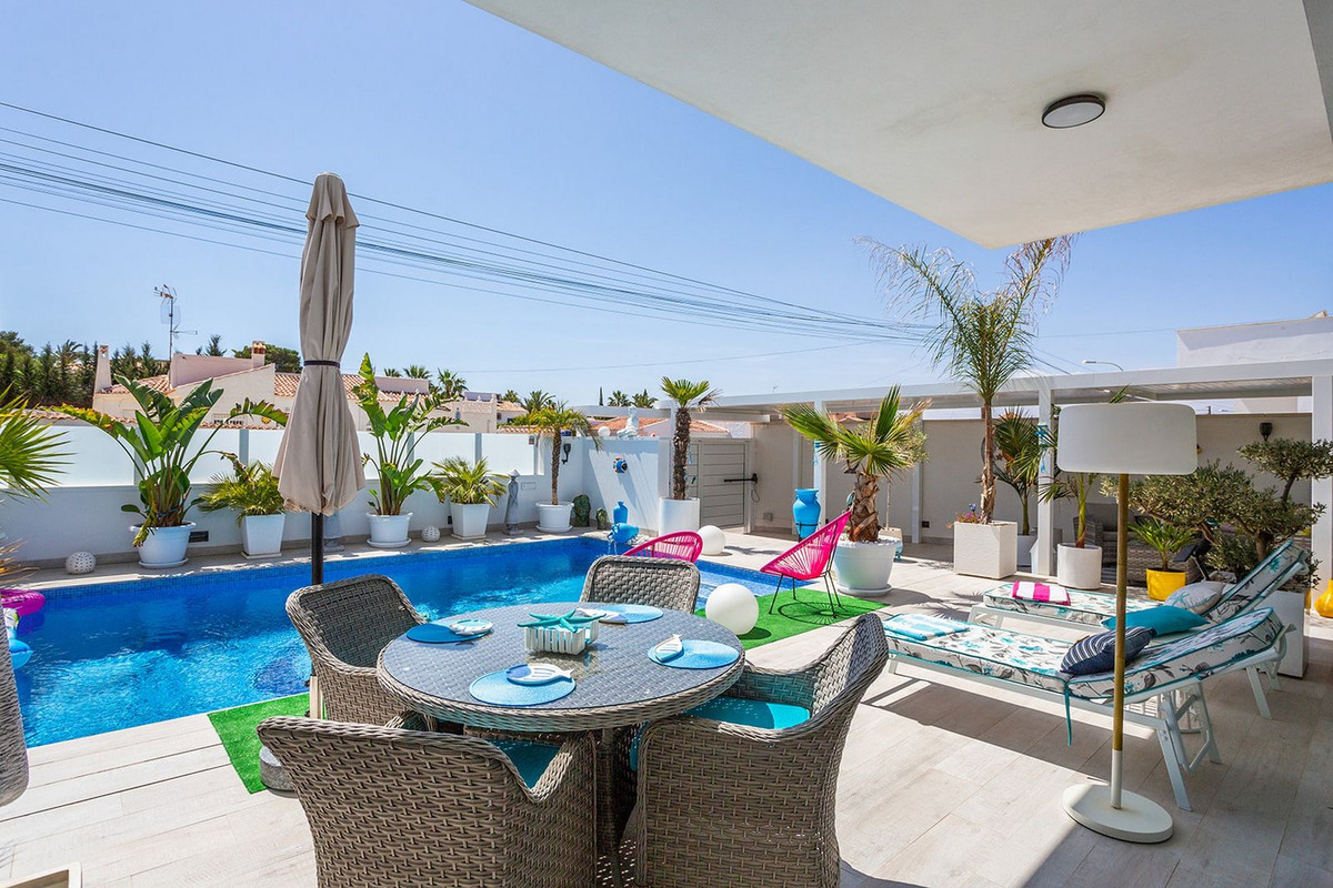Se vende Villa - Chalet de 3 dormitorios en Costa Blanca, Alicante, España