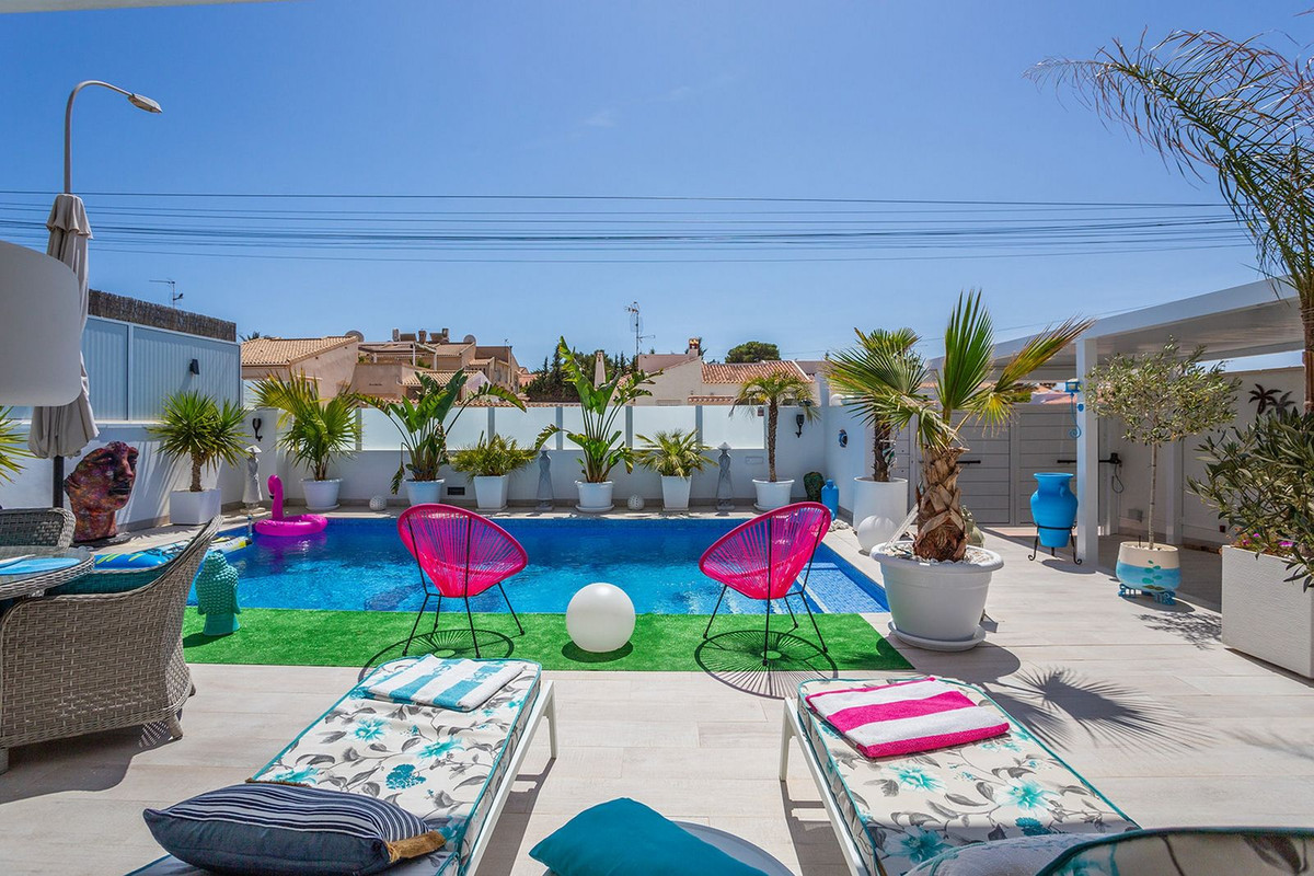 Se vende Villa - Chalet de 3 dormitorios en Costa Blanca, Alicante, España
