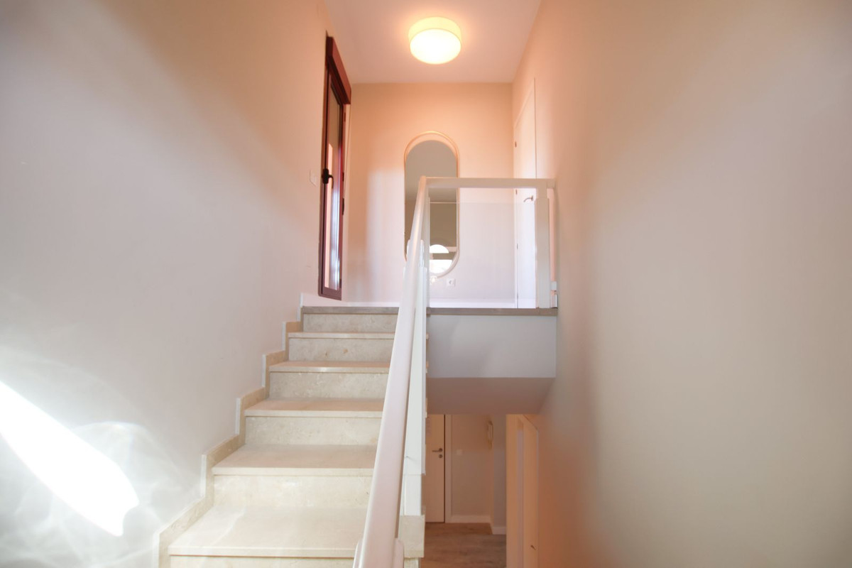 3 Bed Apartment for sale in Benahavís Costa Del Sol, Málaga, Spain