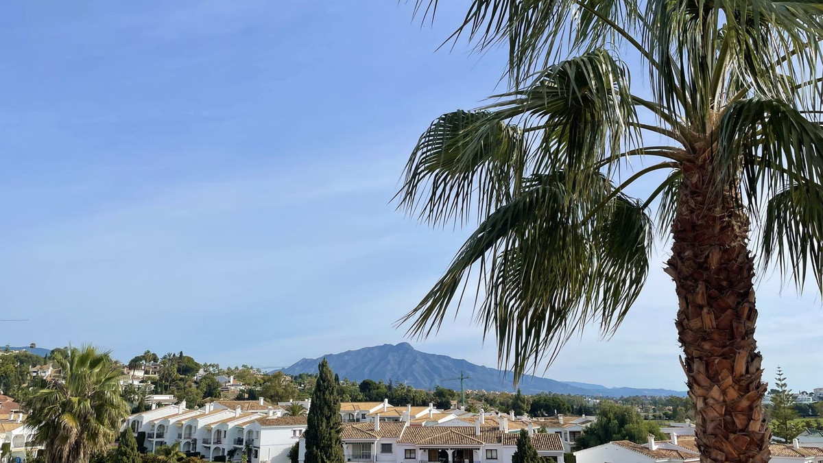 3 Bed Apartment for sale in Benahavís Costa Del Sol, Málaga, Spain